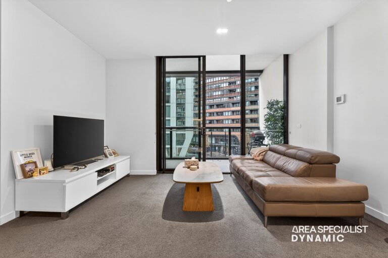 2E/9 Waterside Place, Docklands VIC 3008